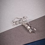 Cercei cubulete pe lob cu cristale din zirconiu din aur alb C521