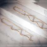 Cercei lungi din aur cu lanț și tijă ondulată C609