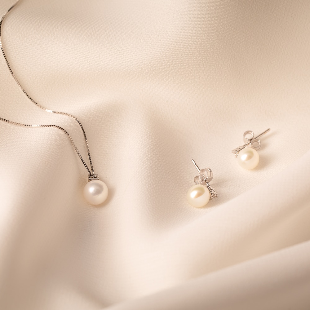 elegance-shop-bijuterie-iasi-set-aur-alb-pandantiv-cercei-lantisor-perla.jpg Set din aur alb lănțișor cu pandantiv și cercei - perle și cristale S111 - Imagine 1