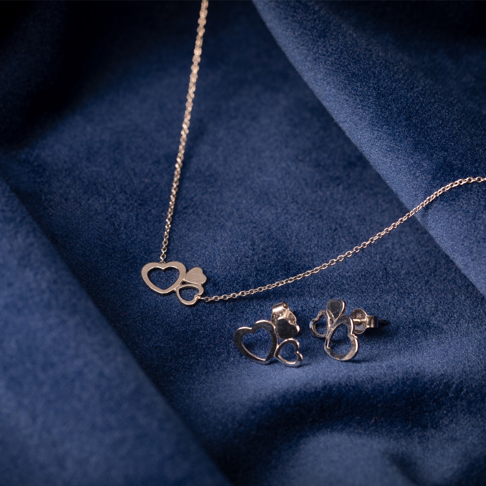 elegance-shop-bijuterie-iasi-set-lantisor-cercei-inimioare-aur-alb.jpg Set din aur alb lănțișor cu pandantiv și cercei inimioare S113 - Imagine 1
